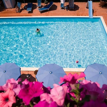 Hotel Leuco' Martinsicuro Eksteriør bilde