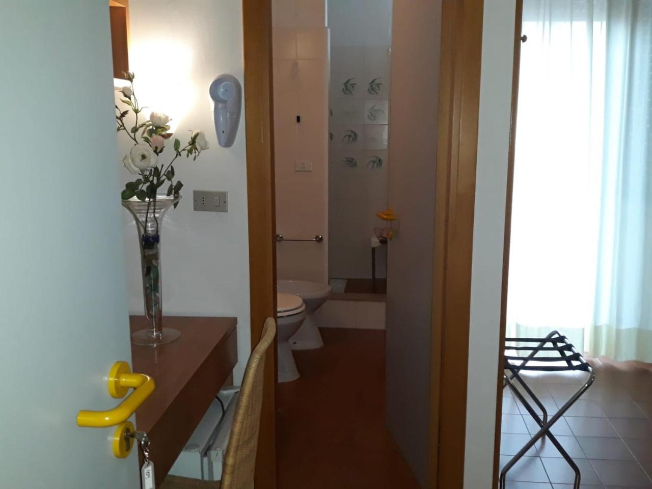 Hotel Leuco' Martinsicuro Eksteriør bilde