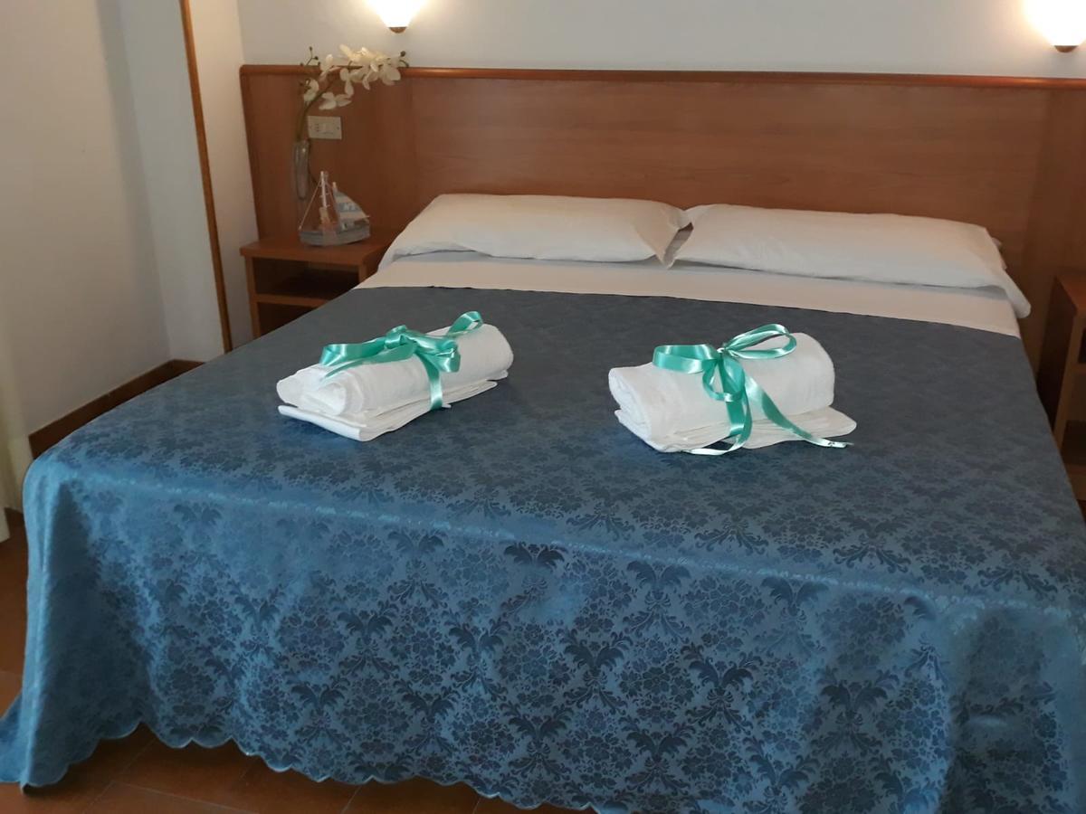 Hotel Leuco' Martinsicuro Eksteriør bilde